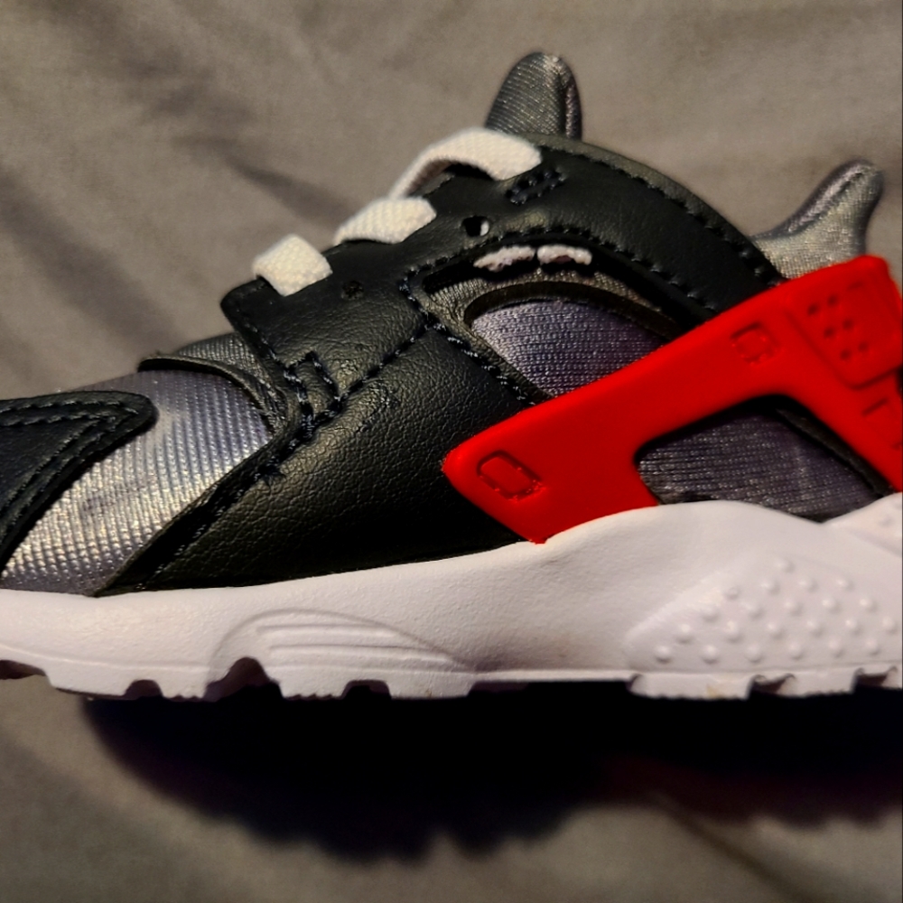NIKE HUARACHE SHOES (5C)